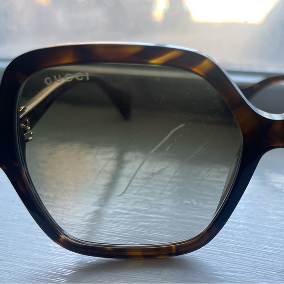 Authentic GUCCI shades. Scratched lens - Picture 3 of 3
